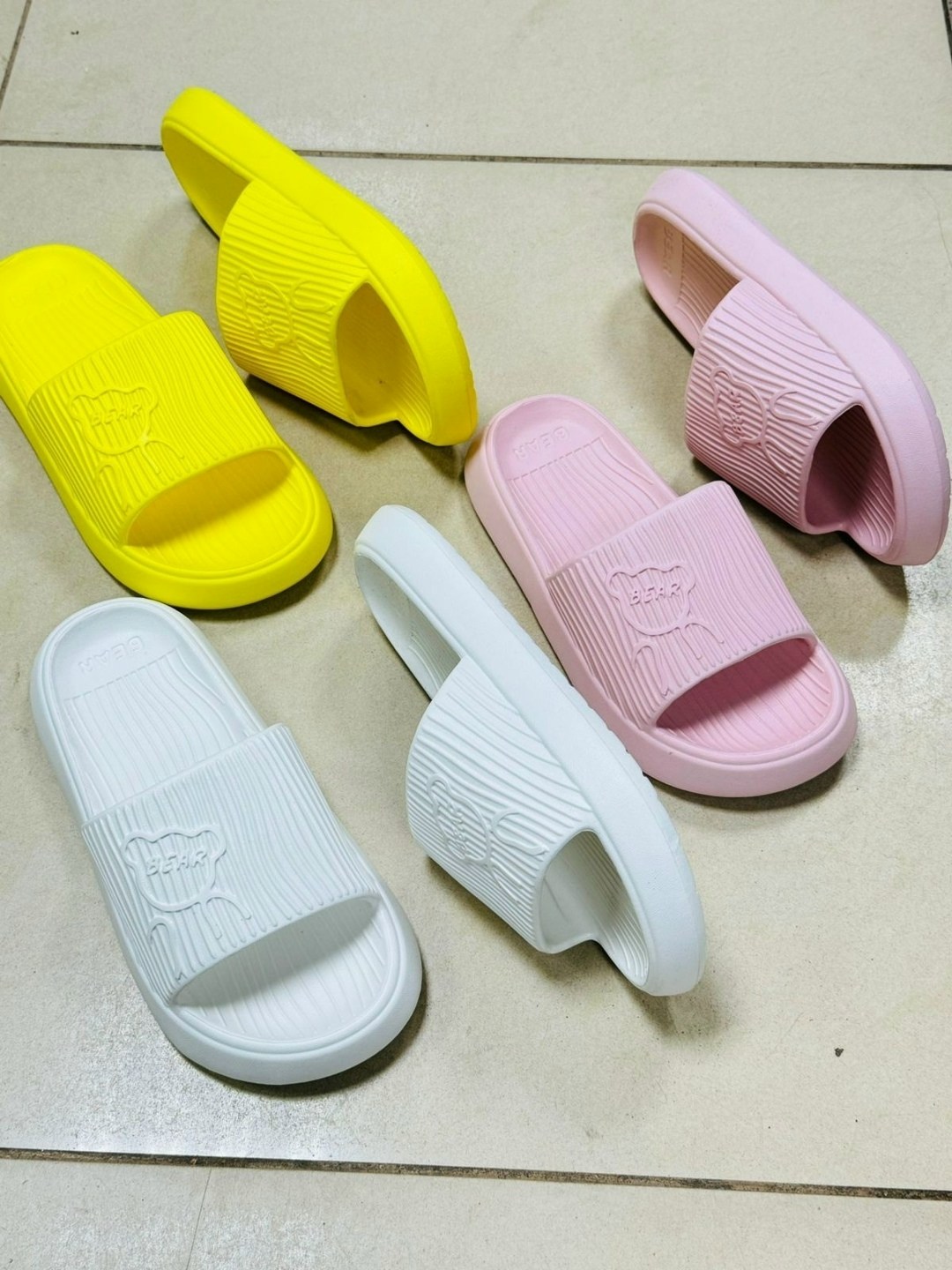 шлепанцы женские,тапочки модные,шлепки найк белые,летние тапочки,тапочки белые