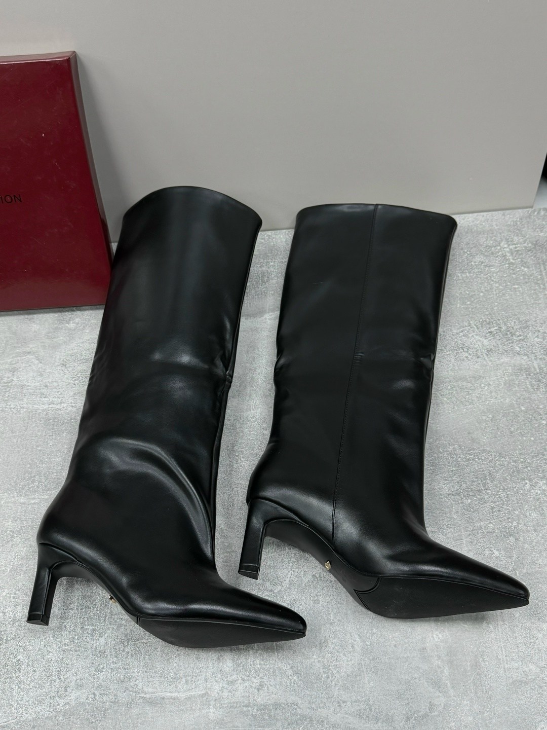 сапоги до колена на высоком каблуке с острым носком,женские сапоги до колена из натуральной кожи,модные сапоги,высокие сапоги,модные женские современные сапоги до колена с острым носком и туфлями на н