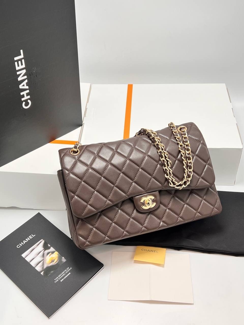 сумка chanel,сумка шанель,сумка шанель chanel 2.55 flap бежевая с фурнитурой серебро,женская серая кожаная сумка chanel 11.12 jumbo classic flap bag,сумочка шанель