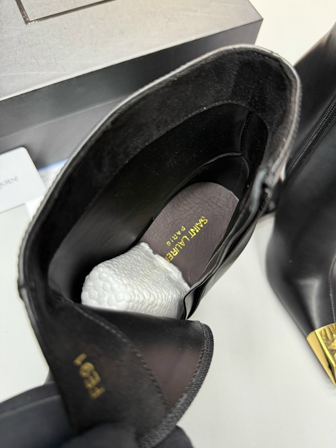 ботильоны yves saint laurent,ботильоны,ботильоны balenciaga,женские ботильоны,черные ботильоны