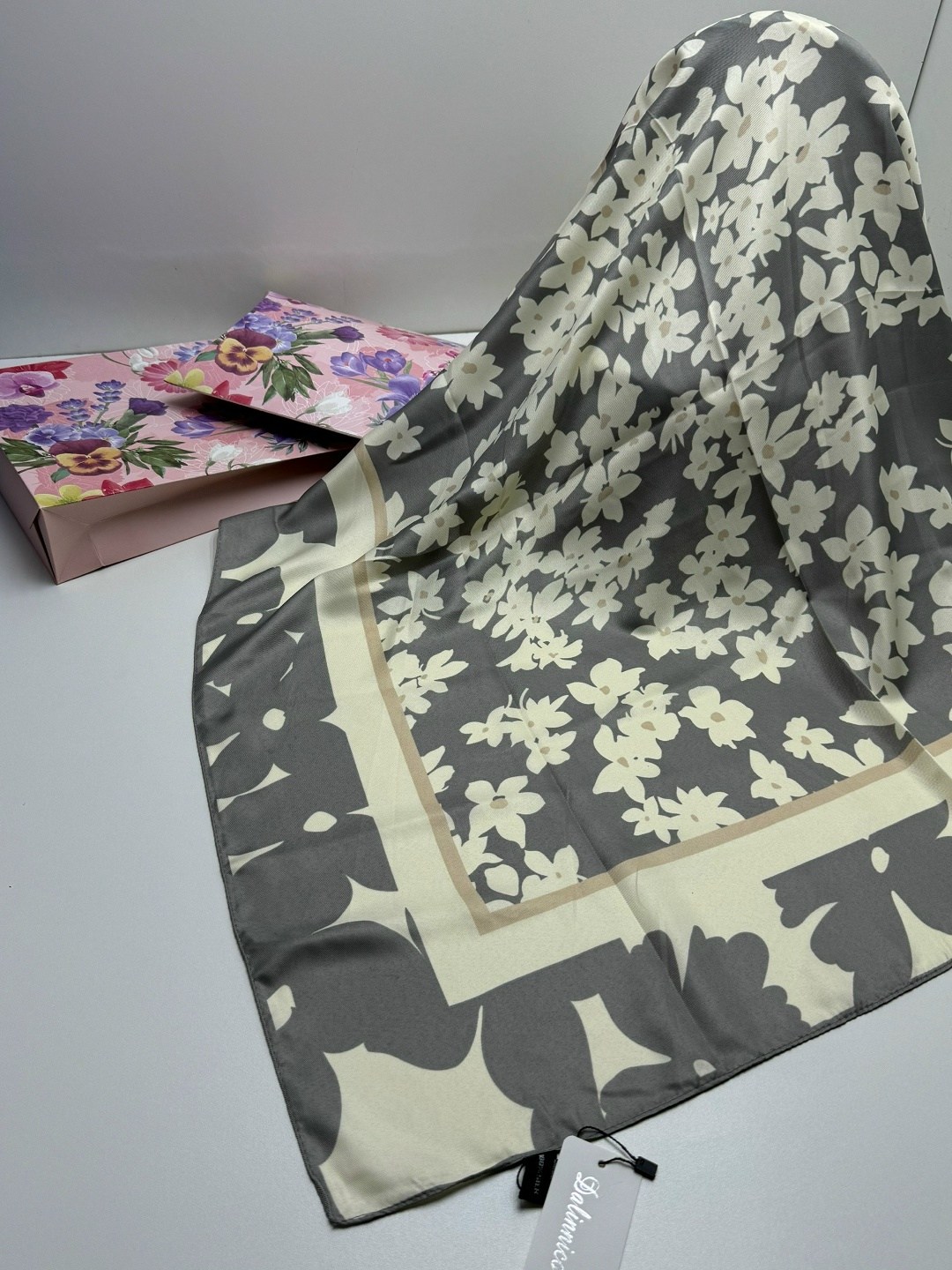 платок женский,шелковый платок,брендовый платок,красивый платок,платок