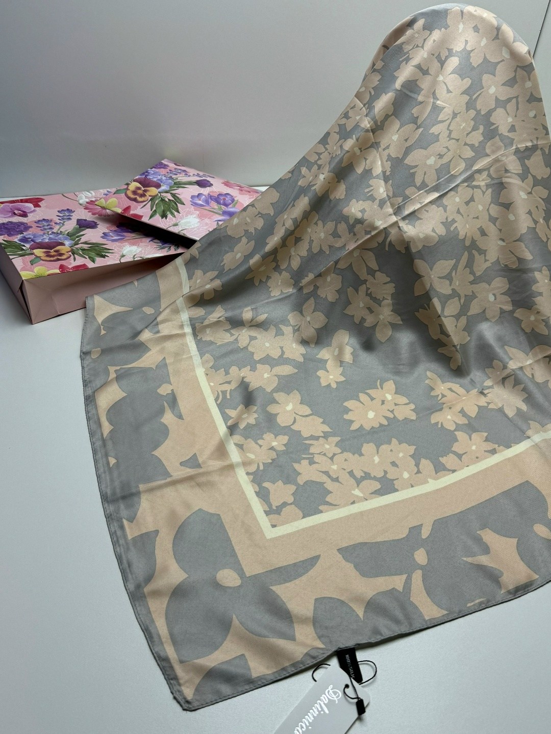 платок женский,шелковый платок,брендовый платок,красивый платок,платок