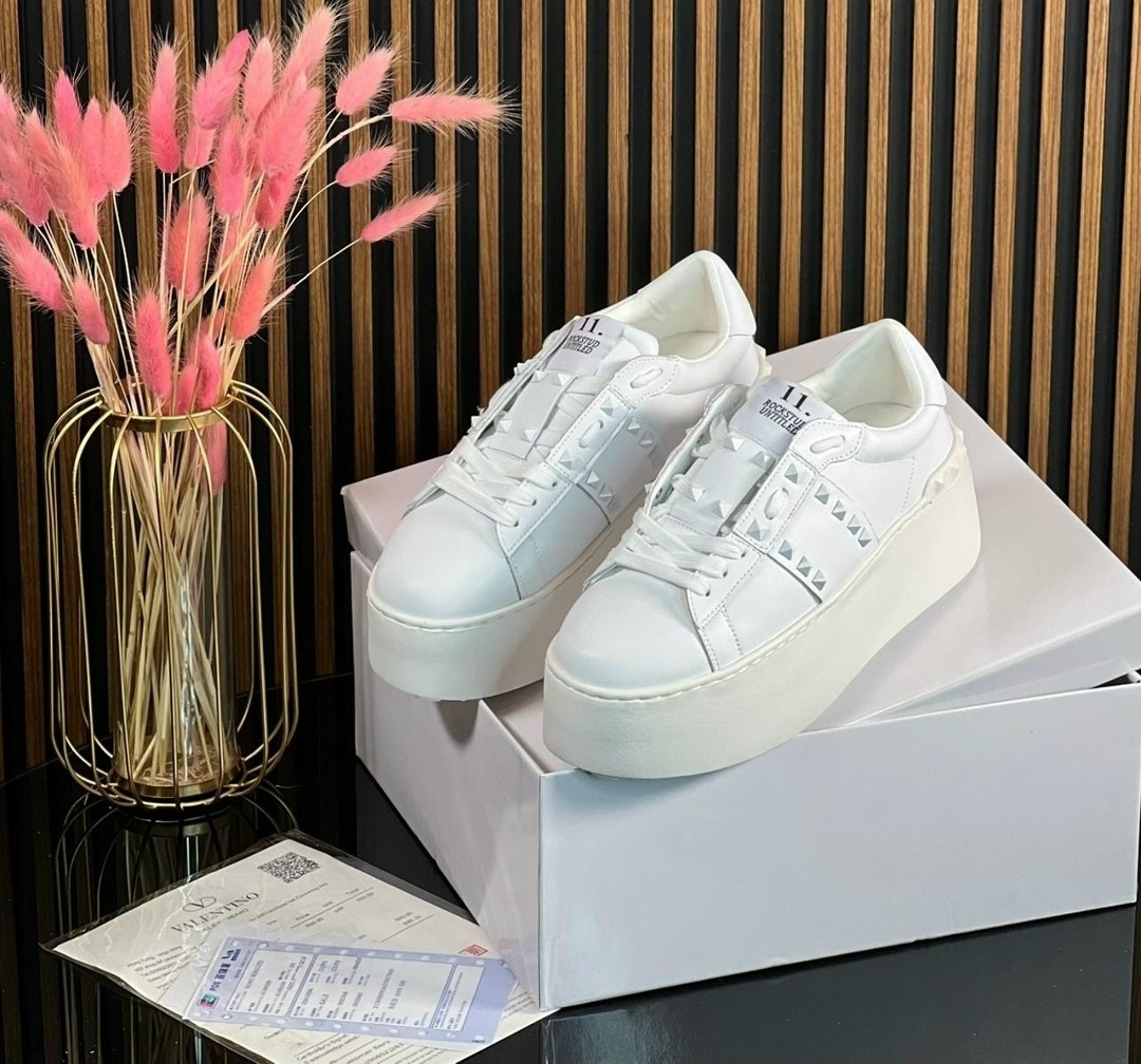 женские кожаные кроссовки valentino rockstud white with pink,кроссовки valentino,valentino кроссовки женские,кеды valentino женские,