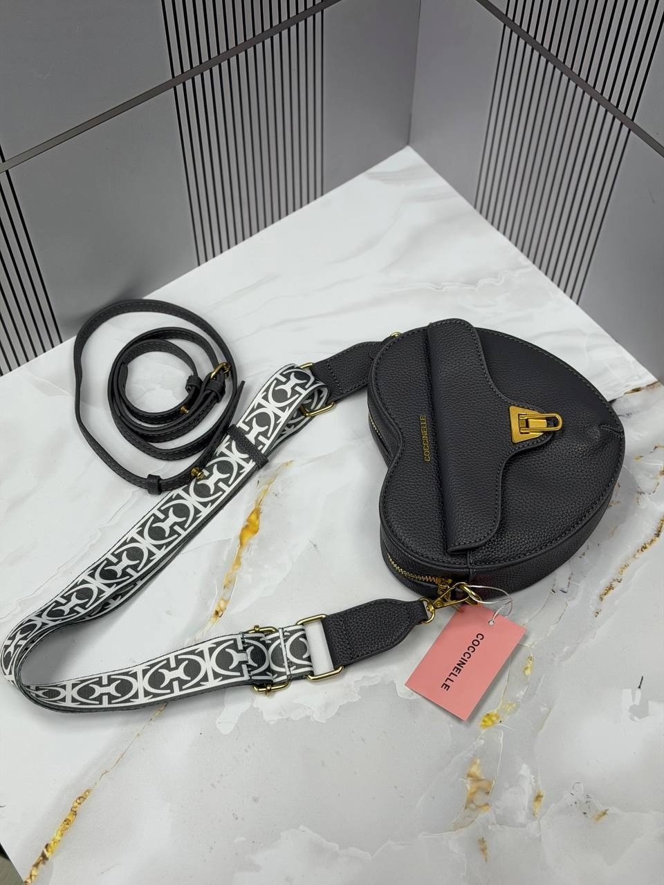 coccinelle сумка на плечо,сумка coccinelle,сумка женские,сумка,сумка coccinelle e1 mf6 5501 01