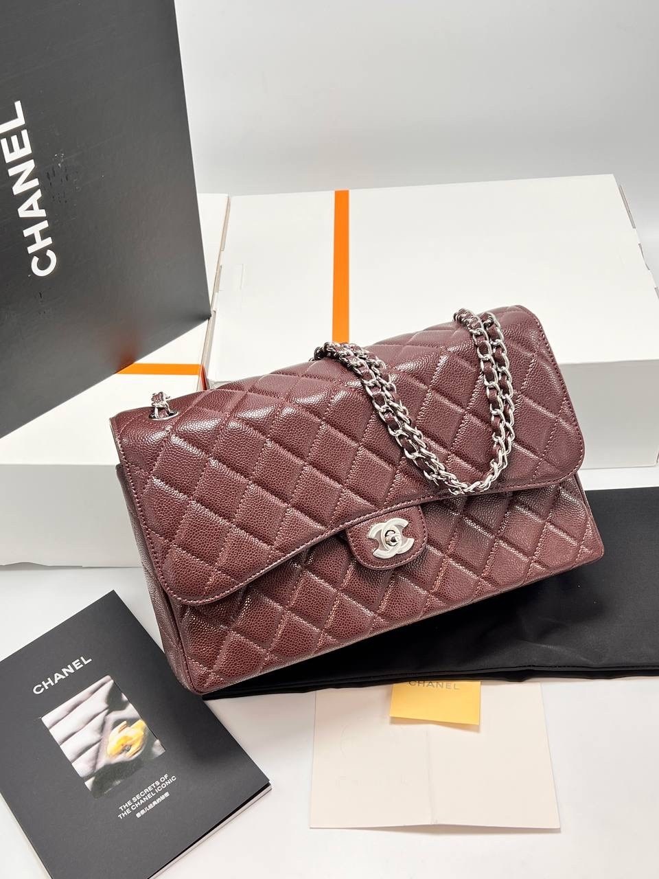 сумка chanel,сумка шанель,сумка шанель chanel 2.55 flap бежевая с фурнитурой серебро,женская серая кожаная сумка chanel 11.12 jumbo classic flap bag,сумочка шанель