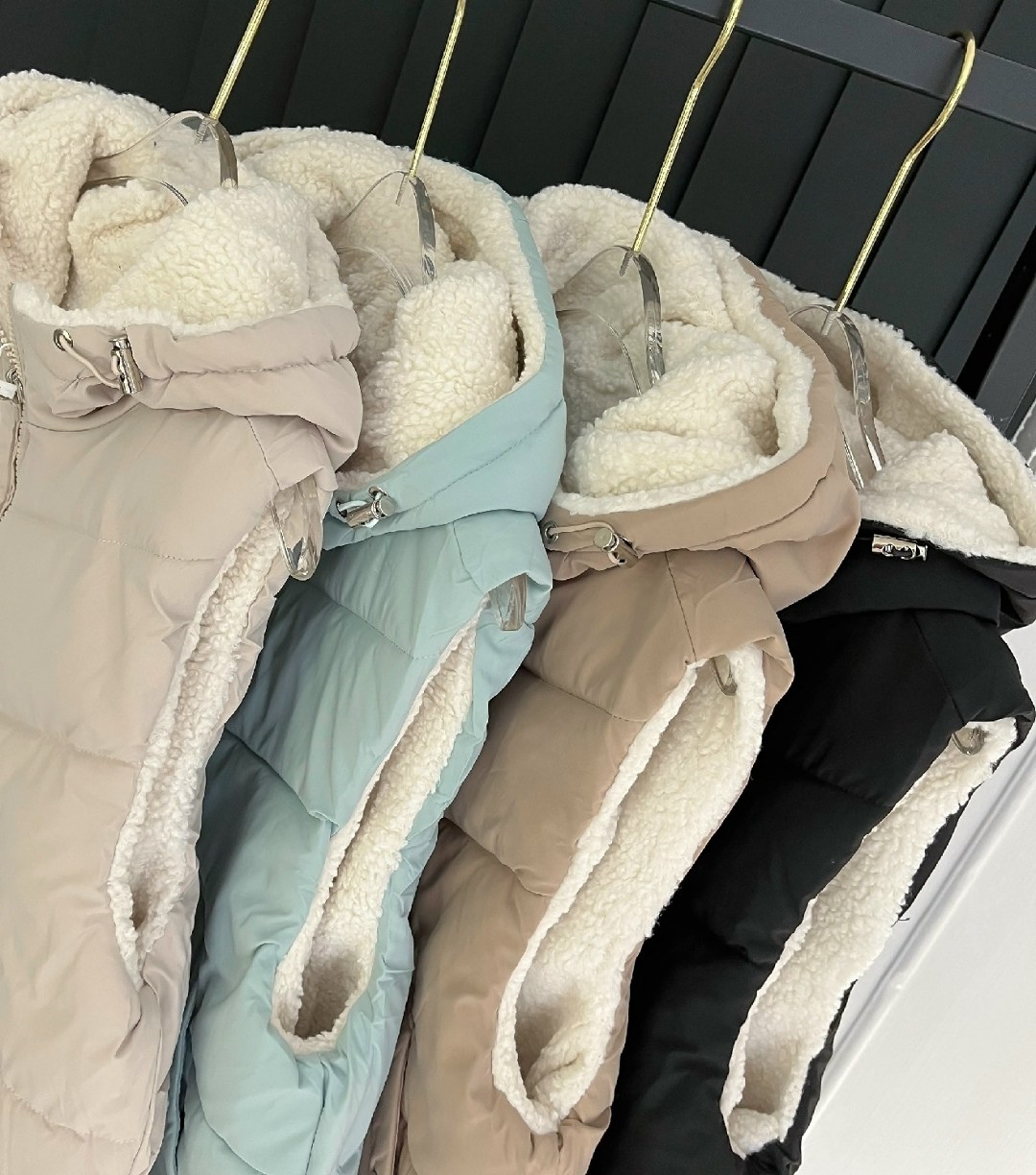 двухсторонняя жилетка женская,женская жилетка,двухсторонняя жилетка,жилет с капюшоном,жилетка с капюшоном