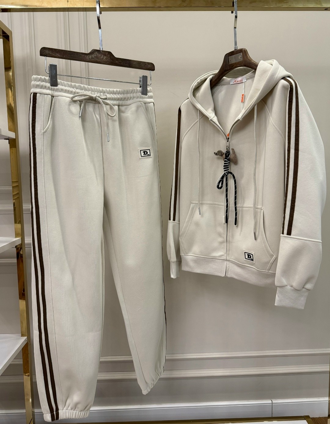 костюм спортивный,спортивные костюмы мужские,спортивный костюм мужской оригинал коричневого цвета,мужской костюм christian dior,костюм спортивный brunello cucinelli