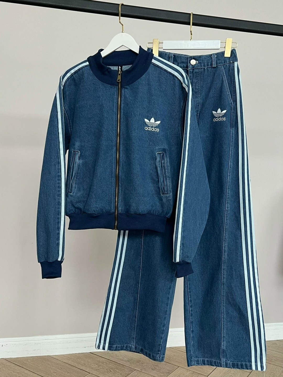 женский костюм,adidas original,спортивный костюм,велюровый спортивный костюм