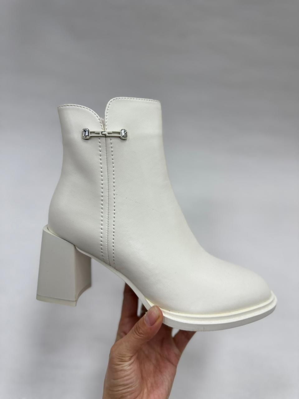 ,женские ботильоны,ботинки женские,женская ,бежевые ботильоны валентино