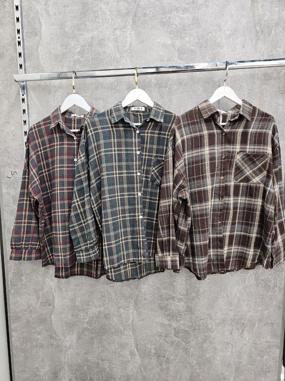 женская рубашка оверсайз в клетку,рубашка женская в клетку,рубашка в клетку свободного кроя,рубашка в клетку оверсайз bl brand,рубашка в клетку