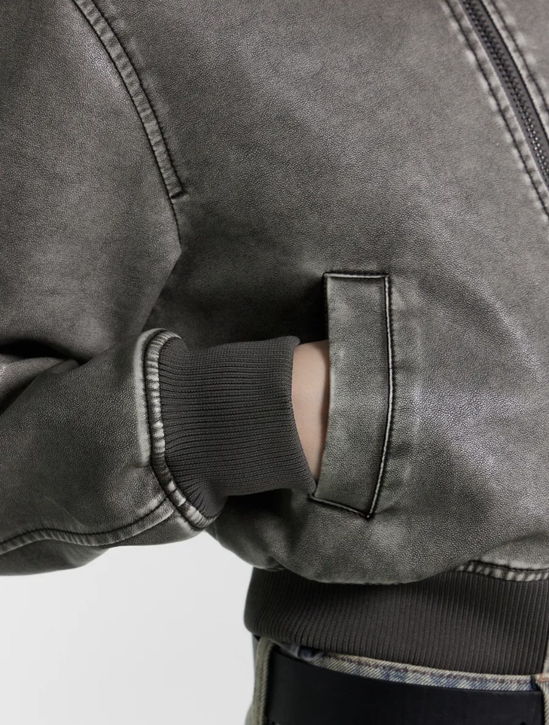 куртка женская кожаная серая mark formelle,укороченная куртка,куртка женская кожаная серая,куртка женская кожаная,кожаная куртка бомбер