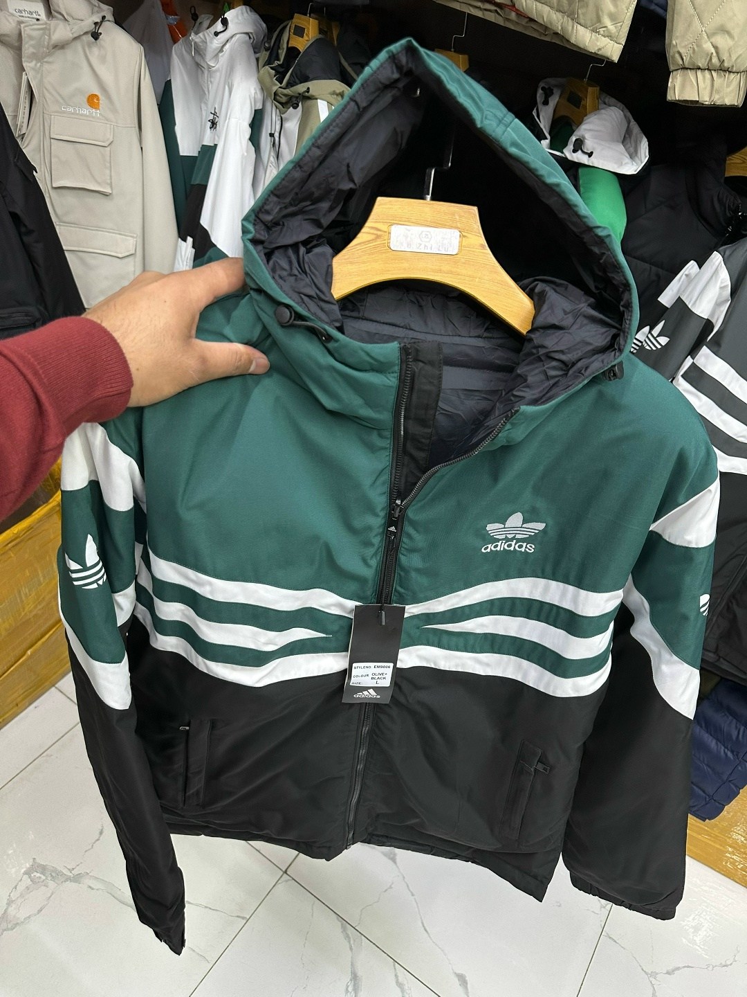 куртка adidas зимняя с капюшоном adidas цвет черный,куртка зимняя adidas,куртка мужская зимняя adidas,куртка утепленная adidas зимняя короткая,куртка adidas