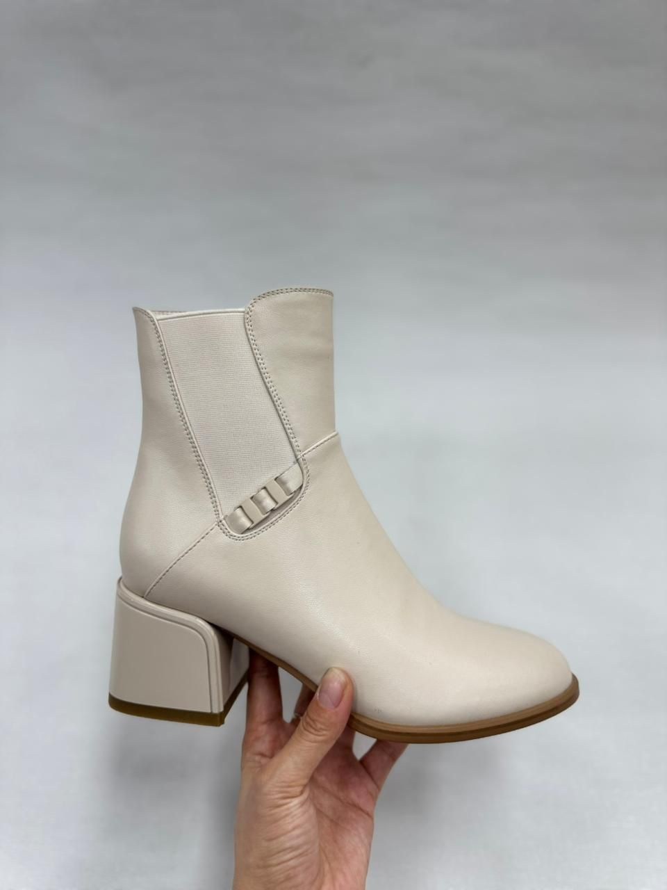 ,женские ботильоны,ботинки женские,женская ,бежевые ботильоны валентино