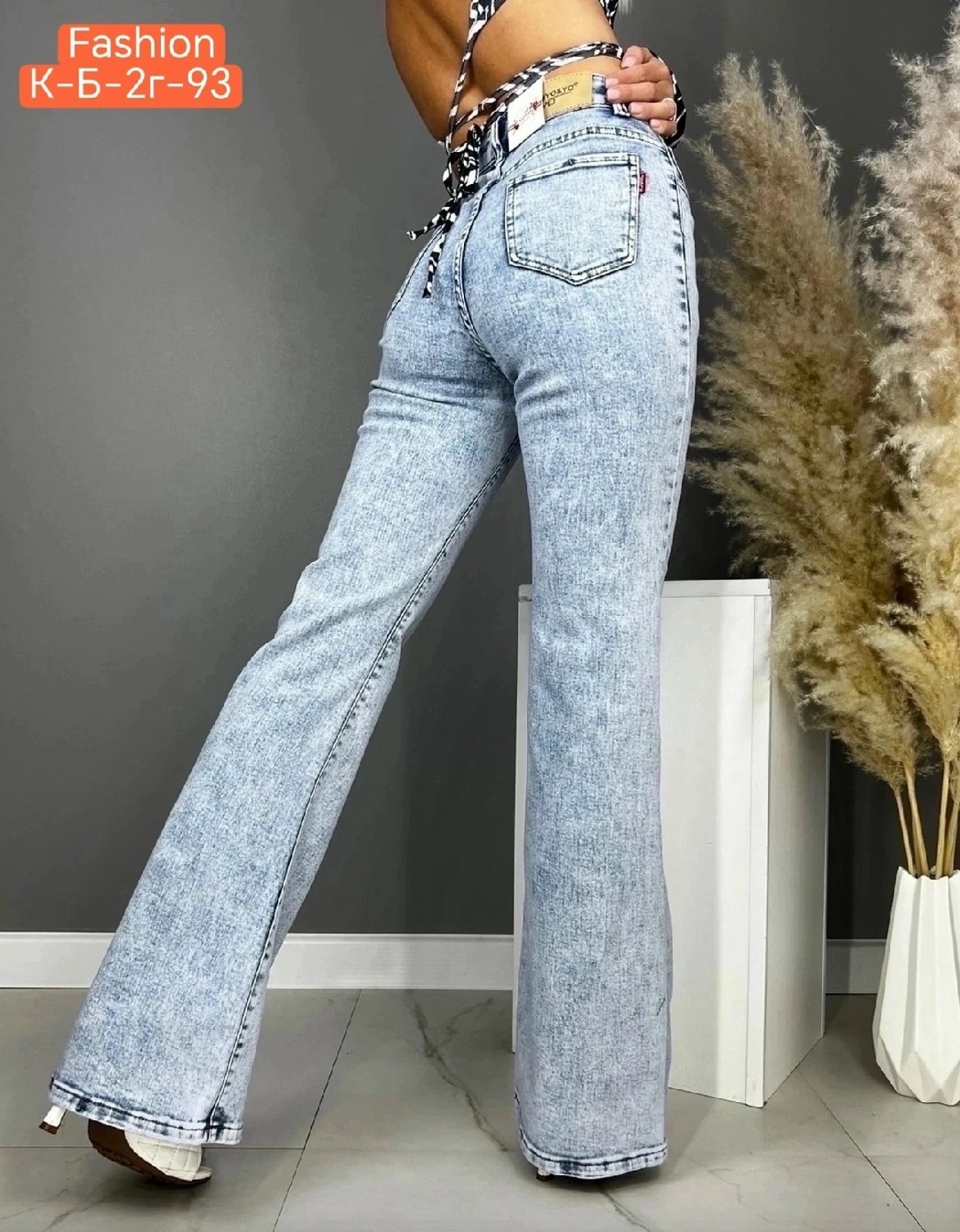 джинсы женские клеш с высокой посадкой,джинсы женские клеш,женские джинсы широкие,стильные женские джинсы,джинсы женские клеш от колена