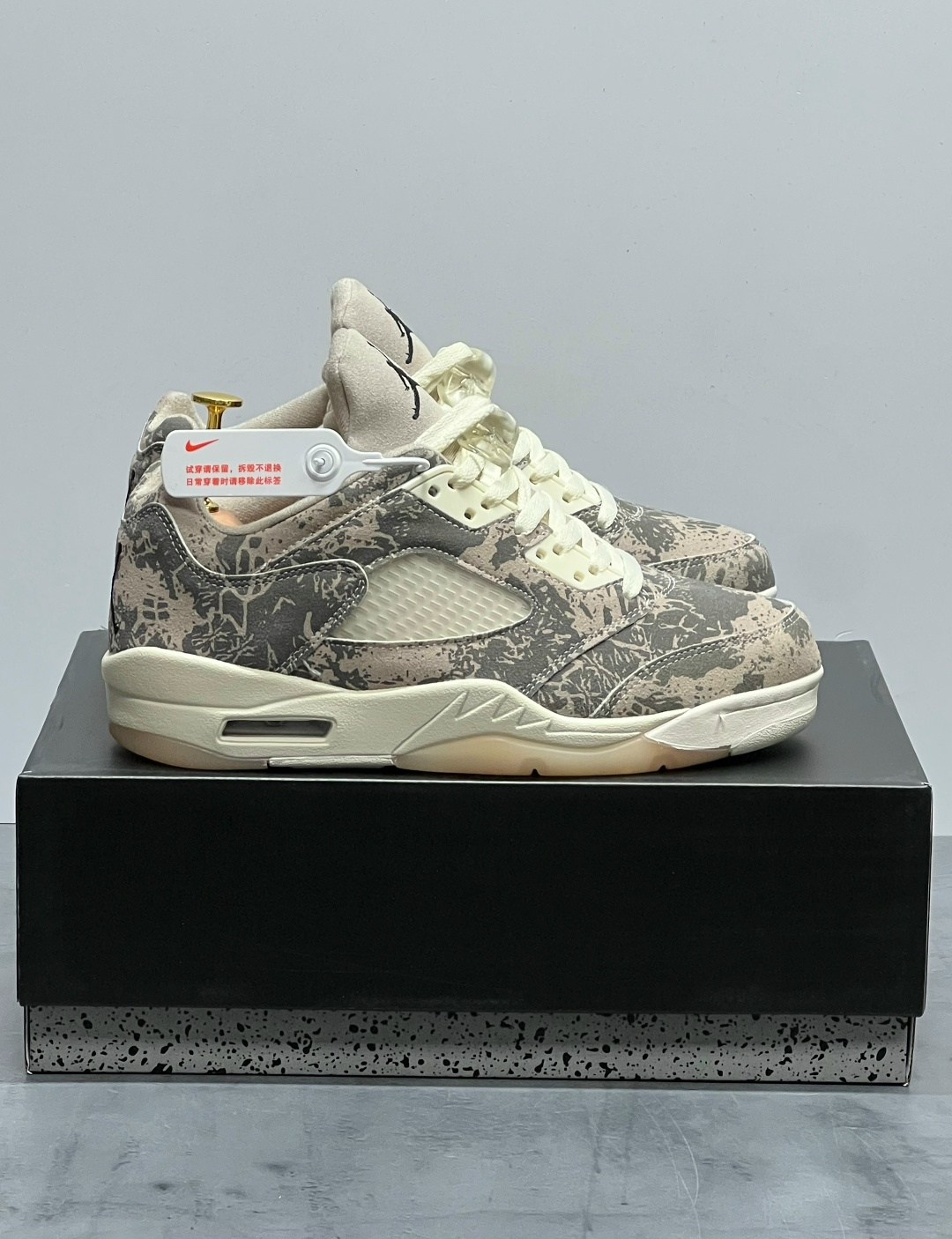 nike air jordan 5 retro low expression,кроссовки air jordan 5 nike,кроссовки air jordan wmns air jordan 5 retro low 'expression' кремовый,кроссовки для мужчин,кроссовки nike air jordan 5 retro low