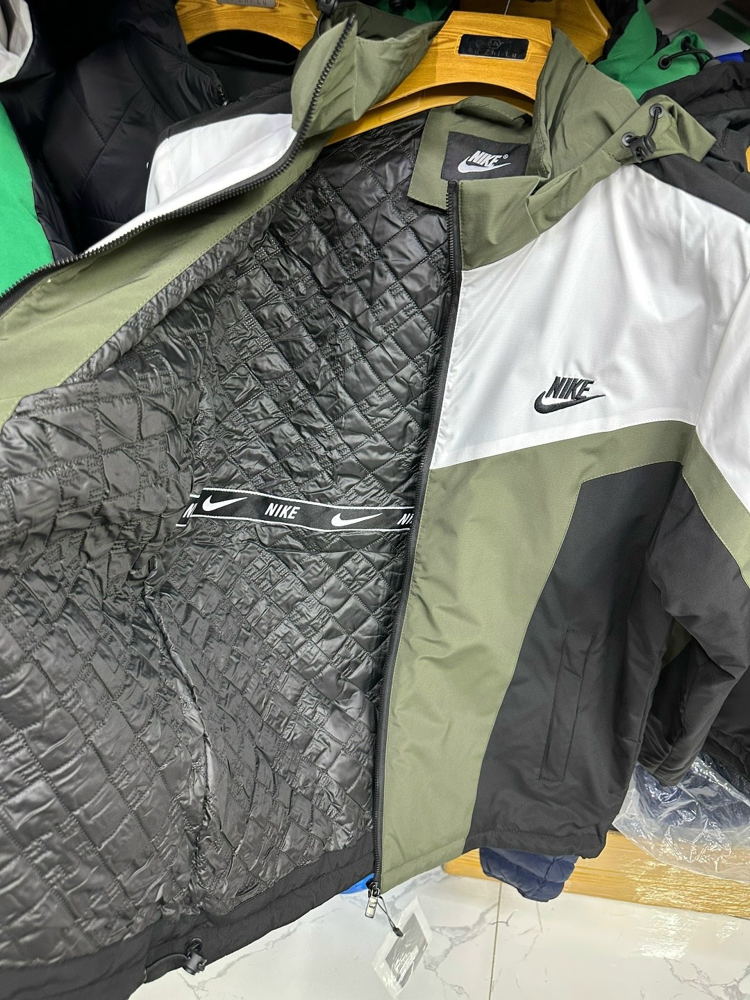 куртка adidas зимняя с капюшоном adidas цвет черный,куртка зимняя adidas,куртка мужская зимняя adidas,куртка утепленная adidas зимняя короткая,куртка adidas