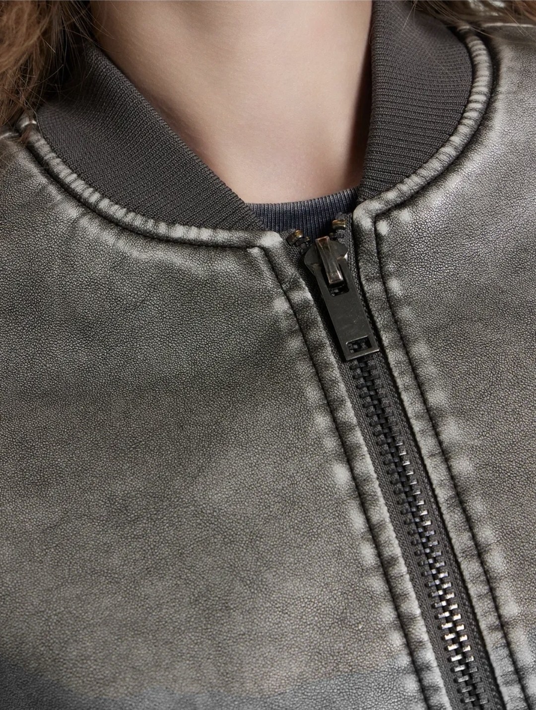 куртка женская кожаная серая mark formelle,укороченная куртка,куртка женская кожаная серая,куртка женская кожаная,кожаная куртка бомбер