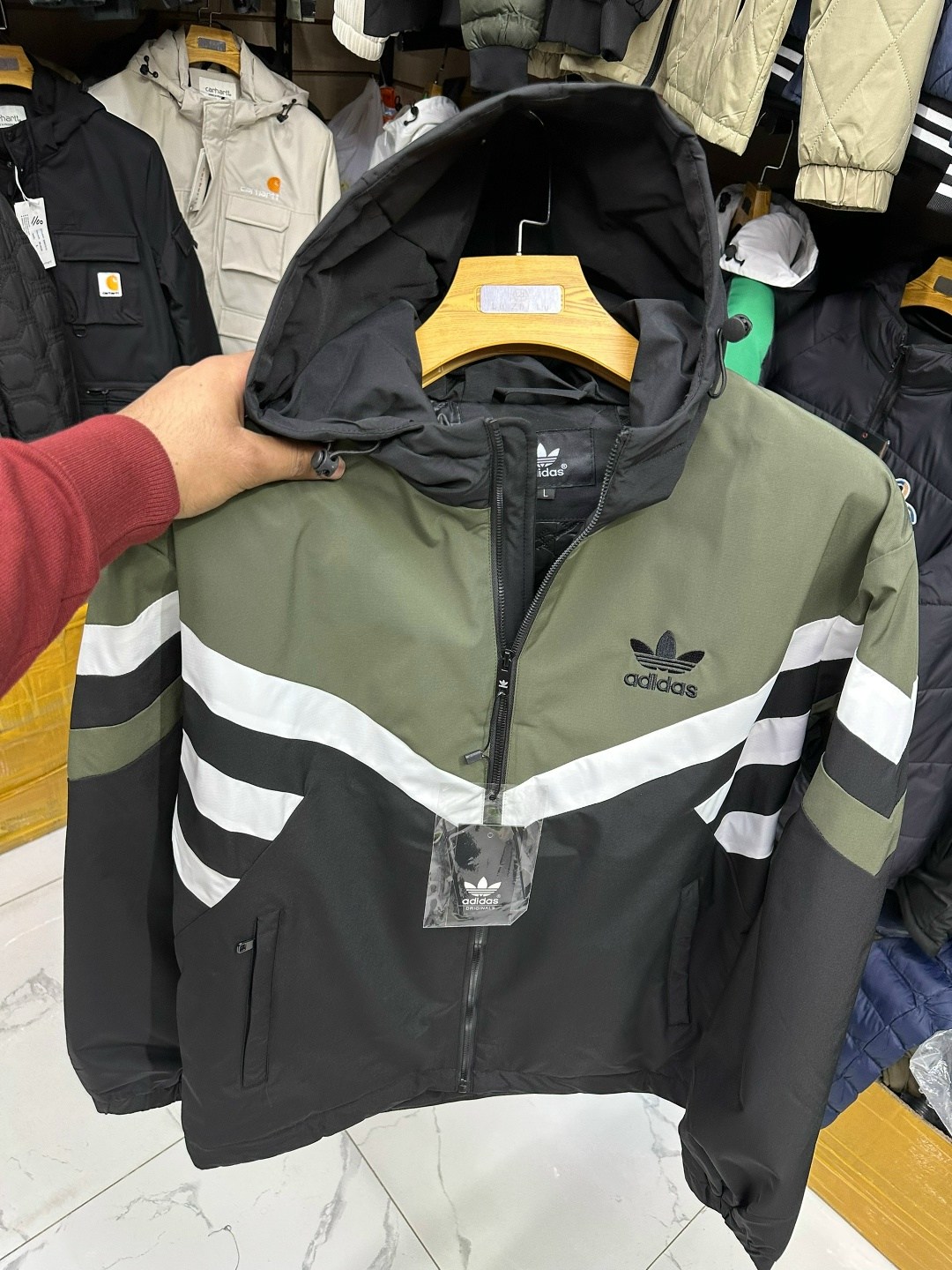 куртка adidas зимняя с капюшоном adidas цвет черный,куртка зимняя adidas,куртка мужская зимняя adidas,куртка утепленная adidas зимняя короткая,куртка adidas
