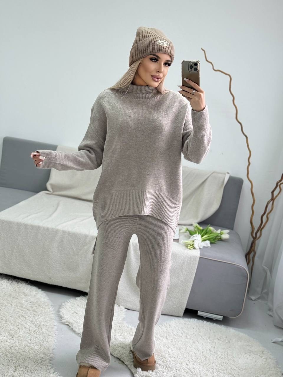 костюм женский: свитер и штаны (one size 42-48) арт. 1385090,кашемировые брючные костюмы для женщин,кашемировый брючный костюм,женский кашемировый костюм с широкими брюками и свитером,костюм трикотажн