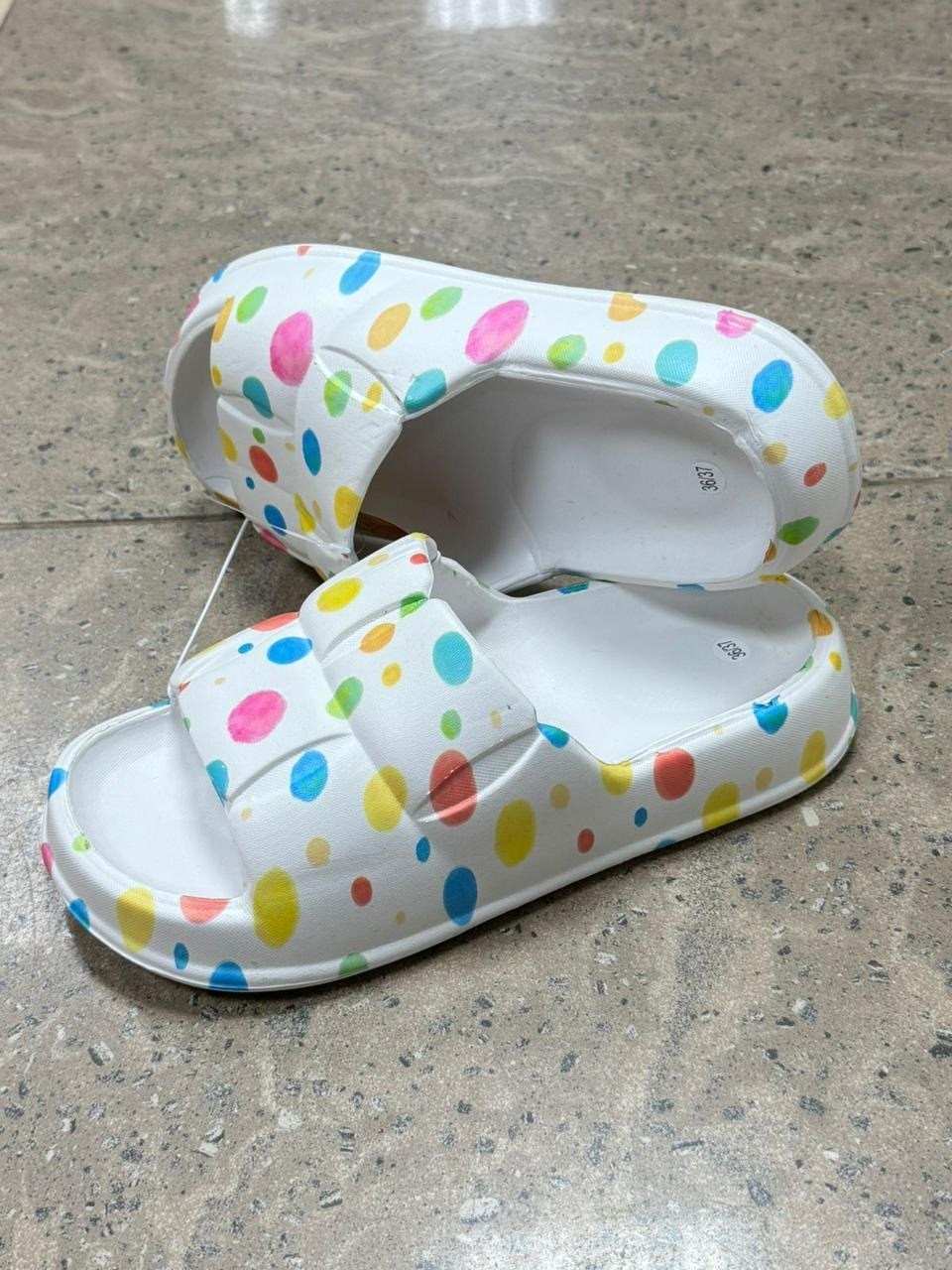 летние тапочки,женские шлепанцы,летние шлепанцы,тапочки модные,тапочки для дома