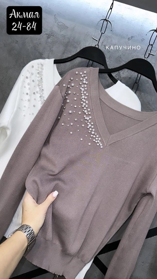 кофточка с отделкой из жемчужин,кофта женская с стразами,кофта женская трикотажная с бусинами,кофта нарядная со стразами,женская кофта с бусинами