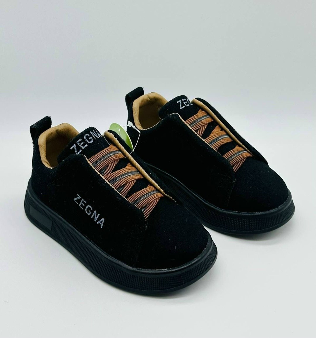 ,женская ,черные кроссовки,обуви,замшевые кроссовки