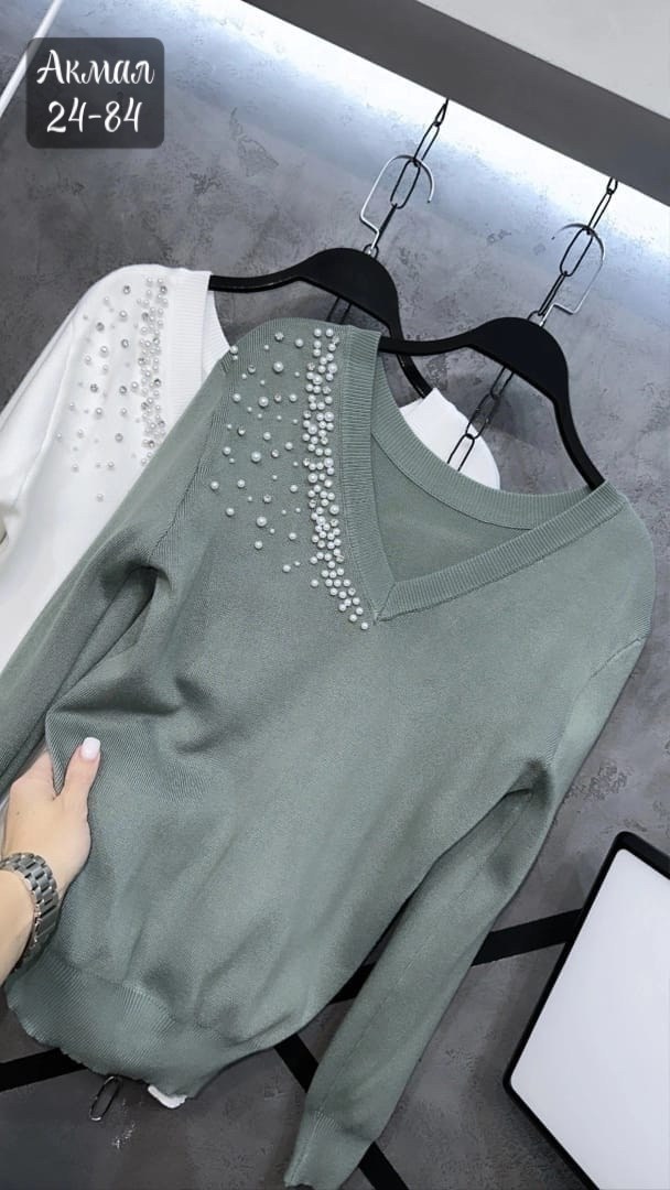 кофточка с отделкой из жемчужин,кофта женская с стразами,кофта женская трикотажная с бусинами,кофта нарядная со стразами,женская кофта с бусинами