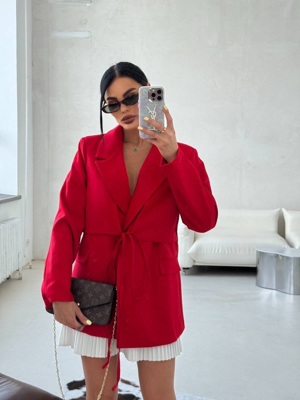 жакет стильный,жакет красный,костюм с пиджаком,красное пальто