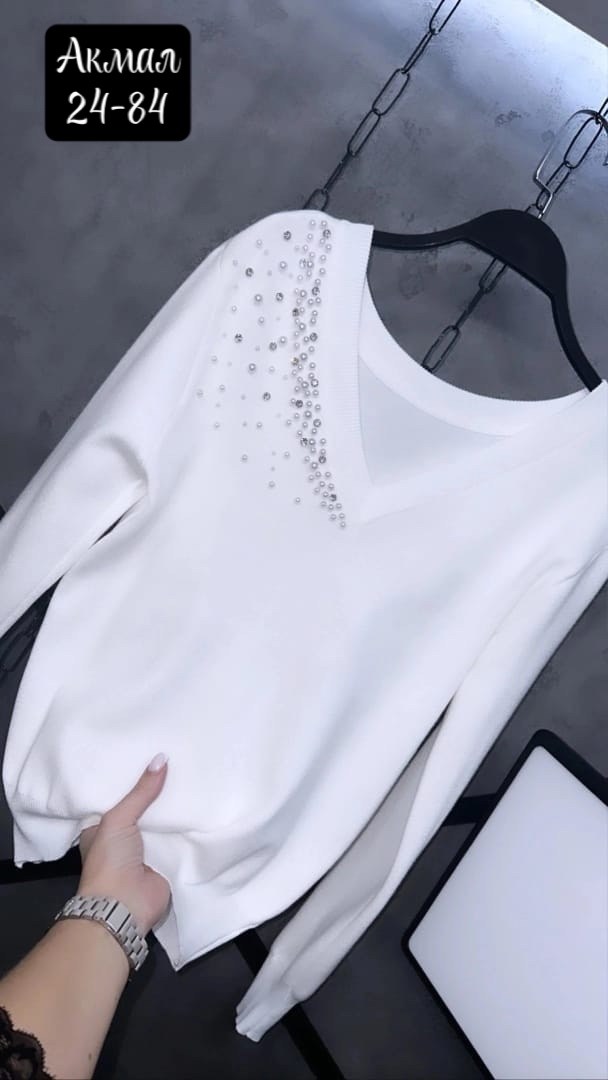 кофточка с отделкой из жемчужин,кофта женская с стразами,кофта женская трикотажная с бусинами,кофта нарядная со стразами,женская кофта с бусинами