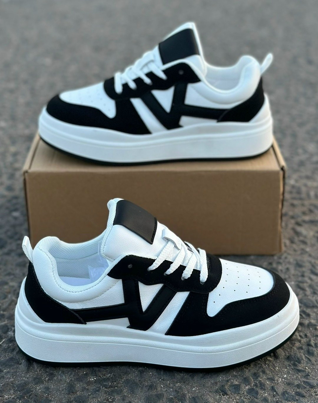 ,женские кроссовки,кроссовки модные,кроссовки,повседневные кроссовки