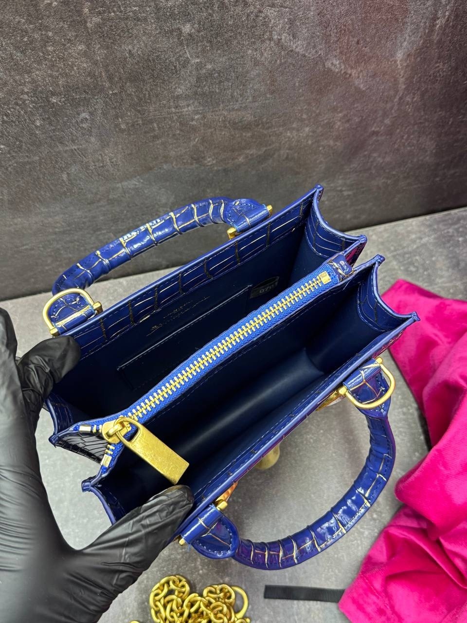 сумка-тоут schiaparelli,сумка schiaparelli,женская сумка schiaparelli,бархатная сумка для глаз schiaparelli premium sense demon,брендовая женская сумка