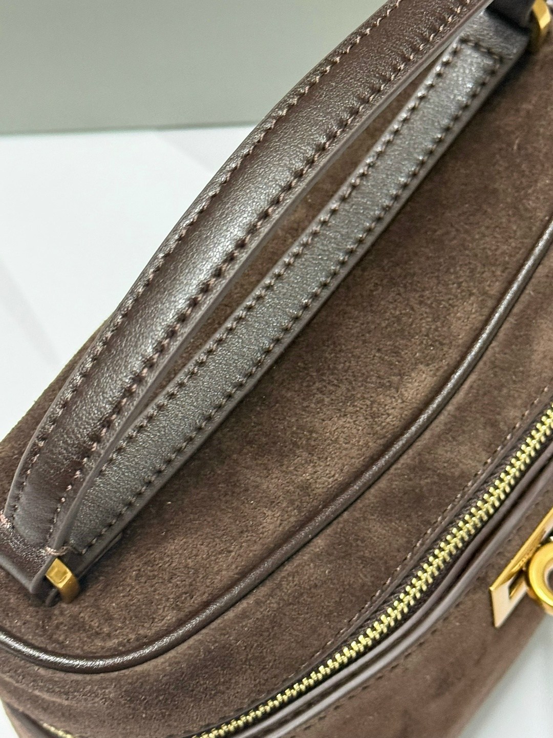 роскошная сумка из замши balenciaga rodeo,женская замшевая сумка balenciaga коричневая 35х23,сумка в образе balenciaga размер 35 х 25 x 10 см замша,сумка balenciaga,balenciaga сумка натуральная замша