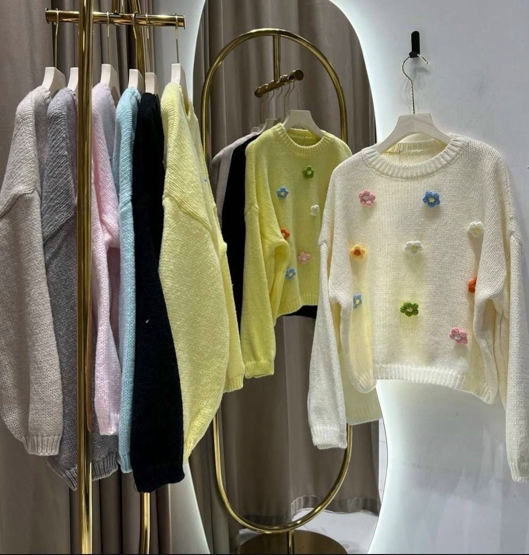 свитер с цветочками,вязаные свитера,свитер с объемным,свитер с вышивкой,свитер модный