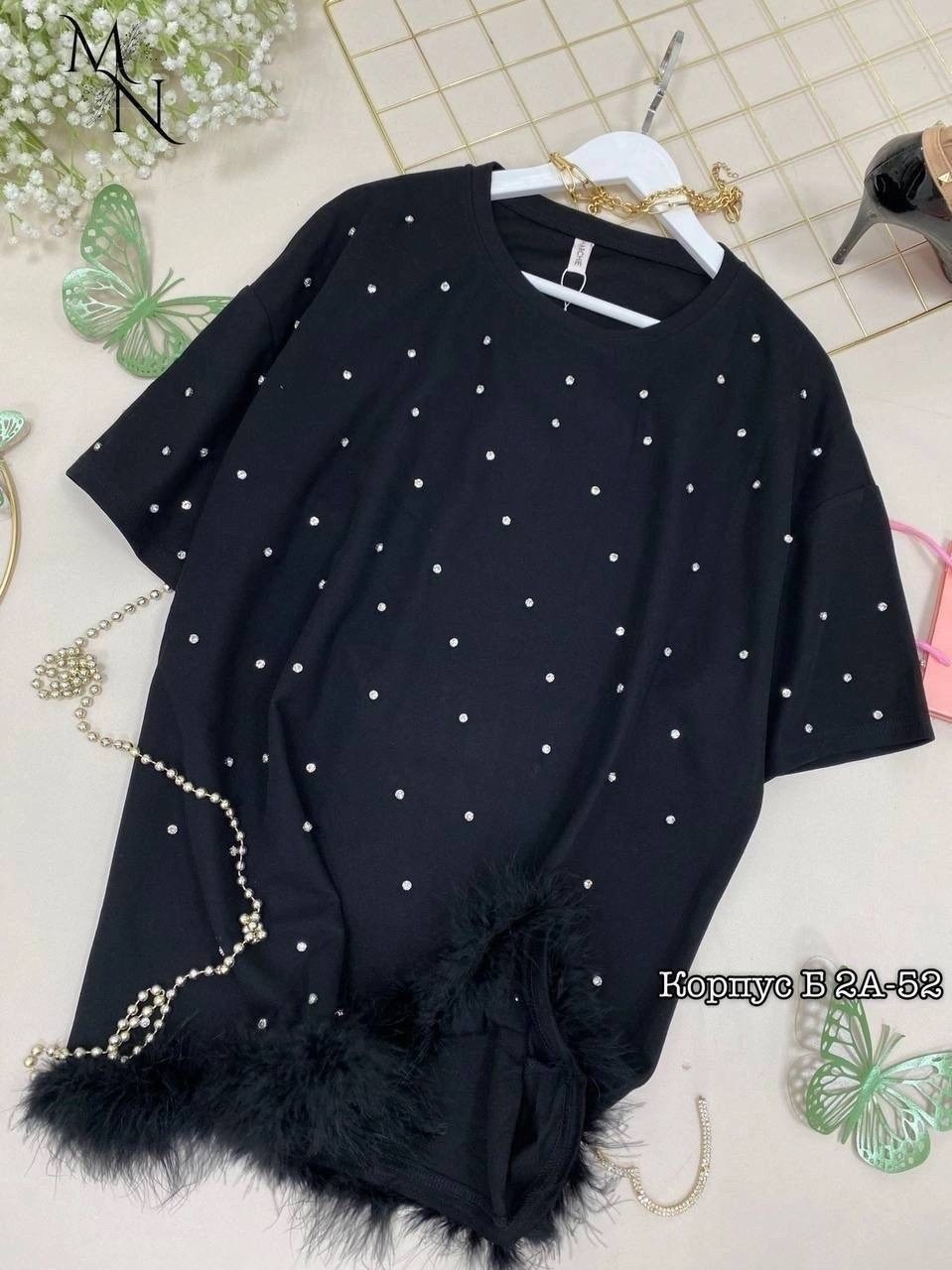 футболка свободная оверсайз хлопок со стразами камнями lux brand,удлиненная футболка модная туника оверсайз со стразами brand mix,удлиненная футболка туника oversize со стразами adelelove,модные образ