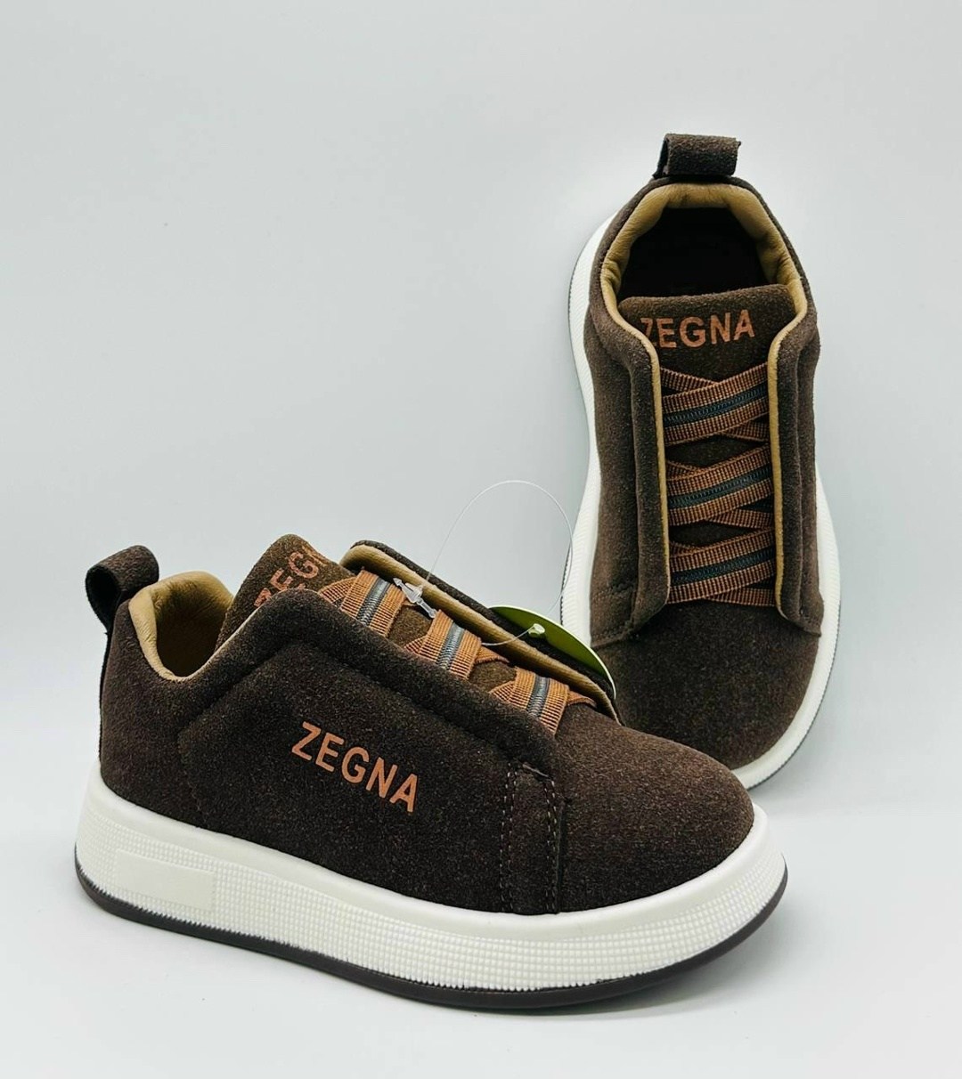 ,женская ,черные кроссовки,обуви,замшевые кроссовки