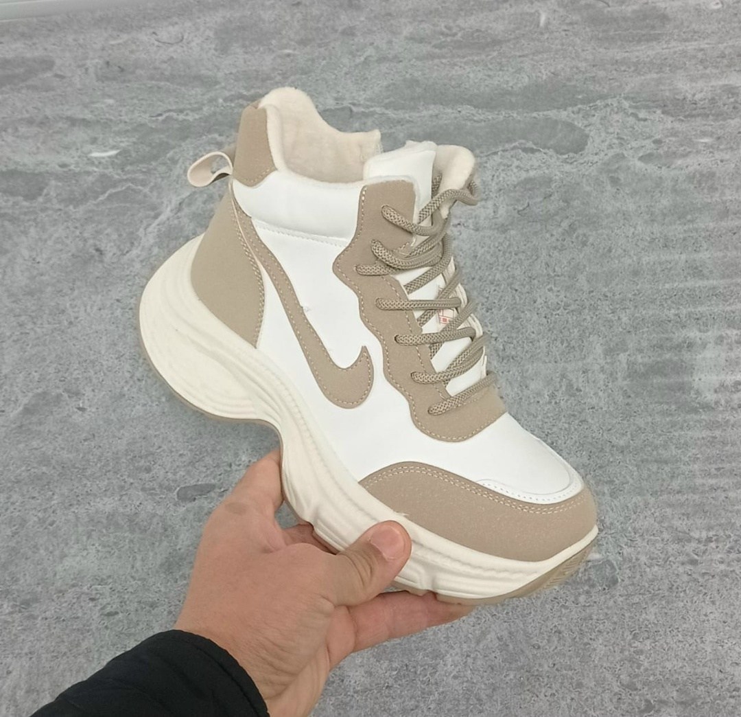 женские кроссовки,кроссовки бежевые,кроссовки с большой подошвой бежевые,женские зимние кроссовки,модные кроссовки