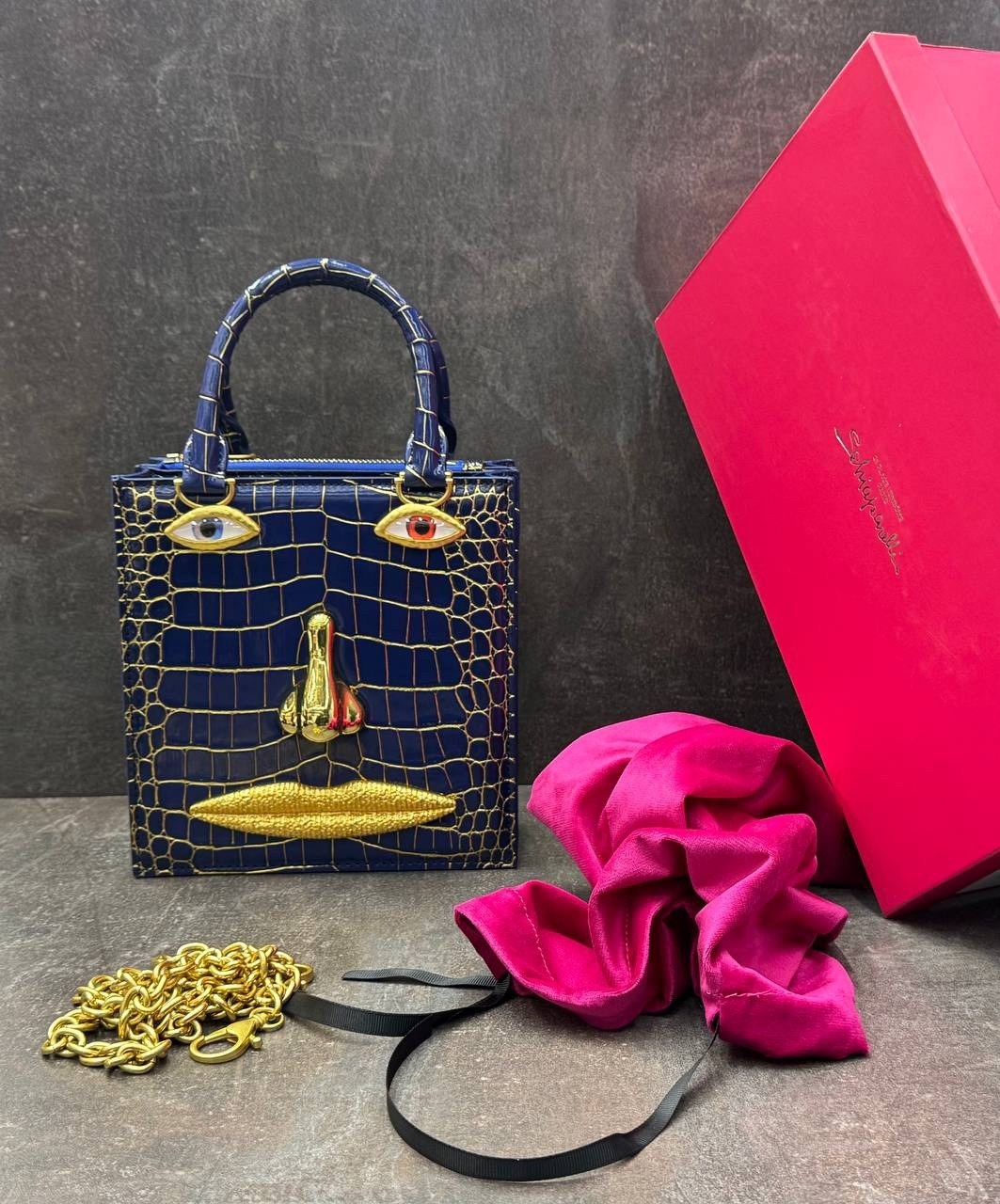 сумка-тоут schiaparelli,сумка schiaparelli,женская сумка schiaparelli,бархатная сумка для глаз schiaparelli premium sense demon,брендовая женская сумка