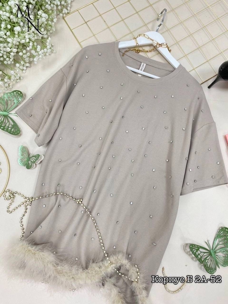 футболка свободная оверсайз хлопок со стразами камнями lux brand,удлиненная футболка модная туника оверсайз со стразами brand mix,удлиненная футболка туника oversize со стразами adelelove,модные образ