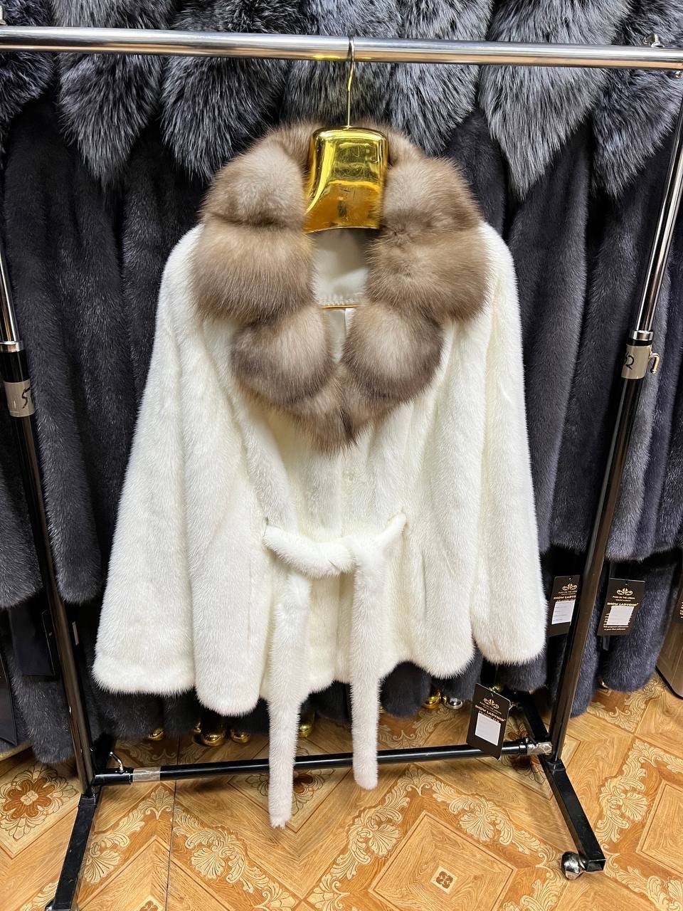шуба норковая nafa кимоно "ваниль" с соболем,белая норковая шуба с воротником из куницы,белая норковая шуба,норковая шуба,белое норковое пончо с воротником из куницы