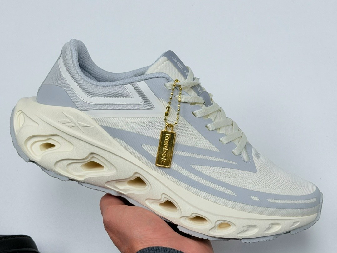 кроссовки,дышащие кроссовки,спортивная ,спортивные кроссовки,кроссовки модные