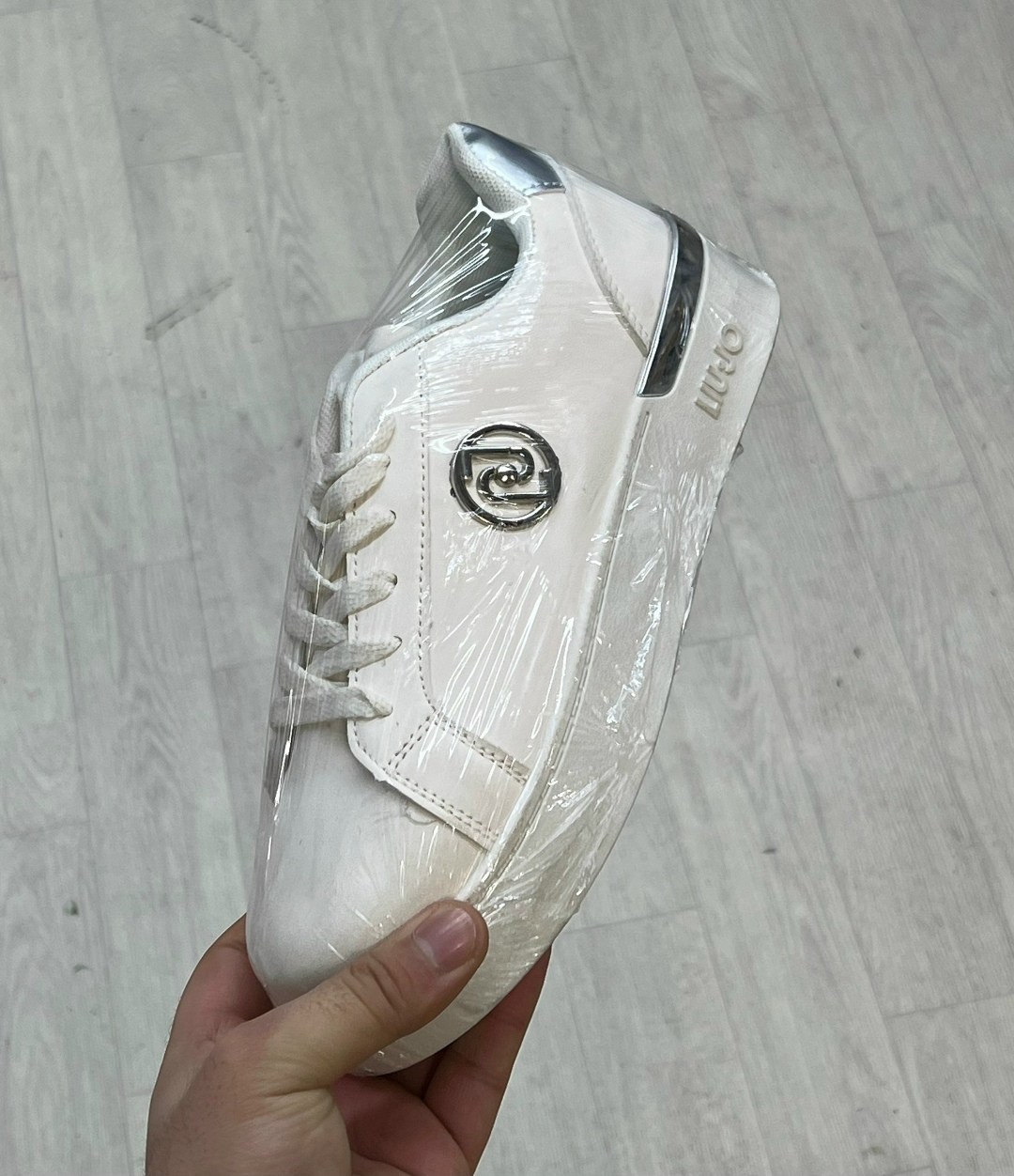 ,женские кроссовки,кеды женски,кроссовки liu jo,кроссовки на подошве