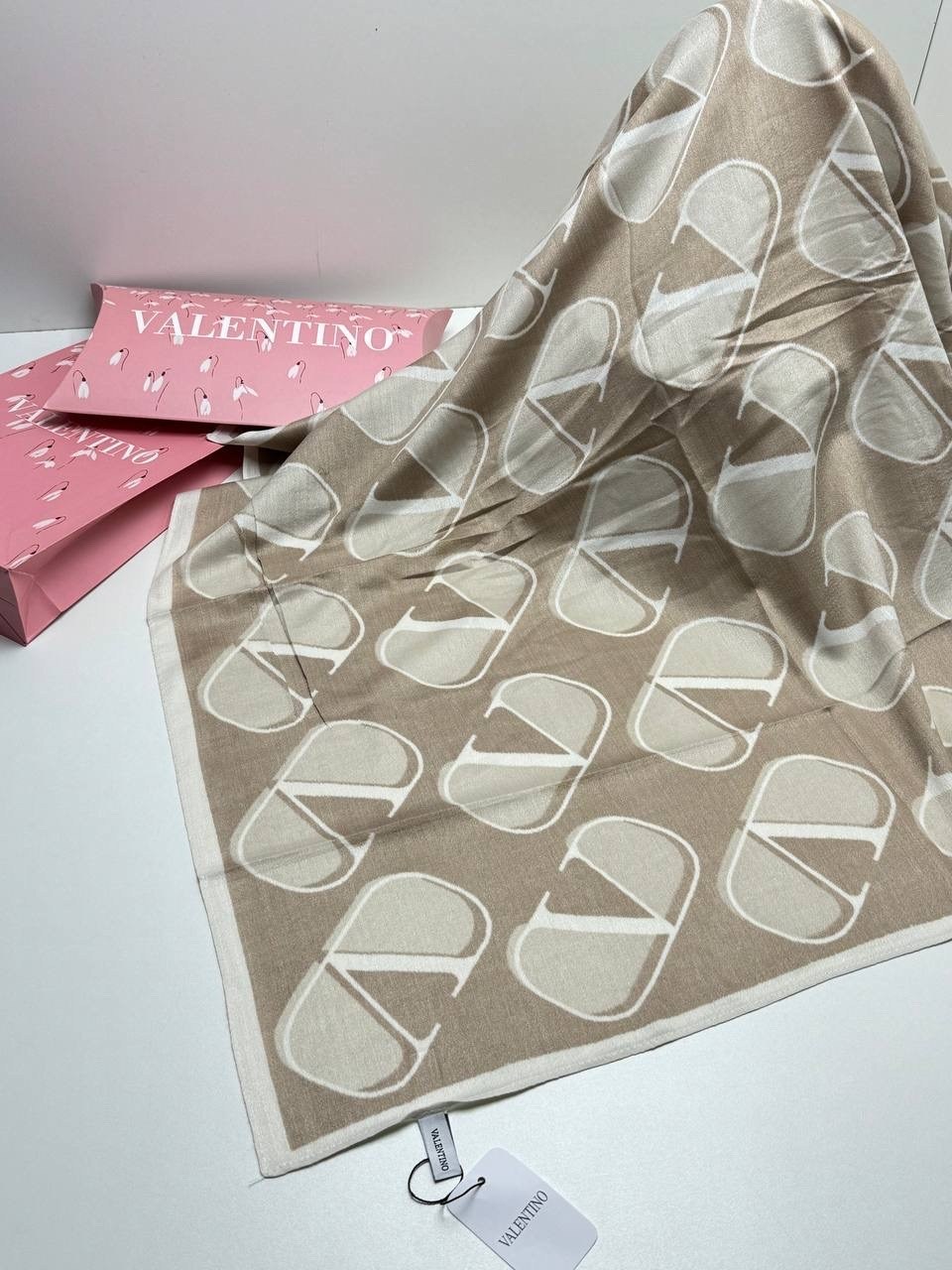 платок valentino шелк,платок valentino,платок брендовый,шелковый платок,женские платки