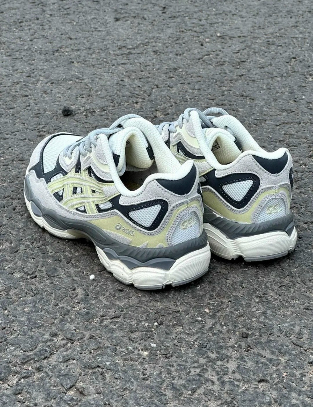 кроссовки asics gel-nyc oyster grey,кроссовки asics gel nyc,кроссовки asics gel,кроссовки asics,кроссовки асикс gel nyc спортивная  asics цвет белый серый кремовый