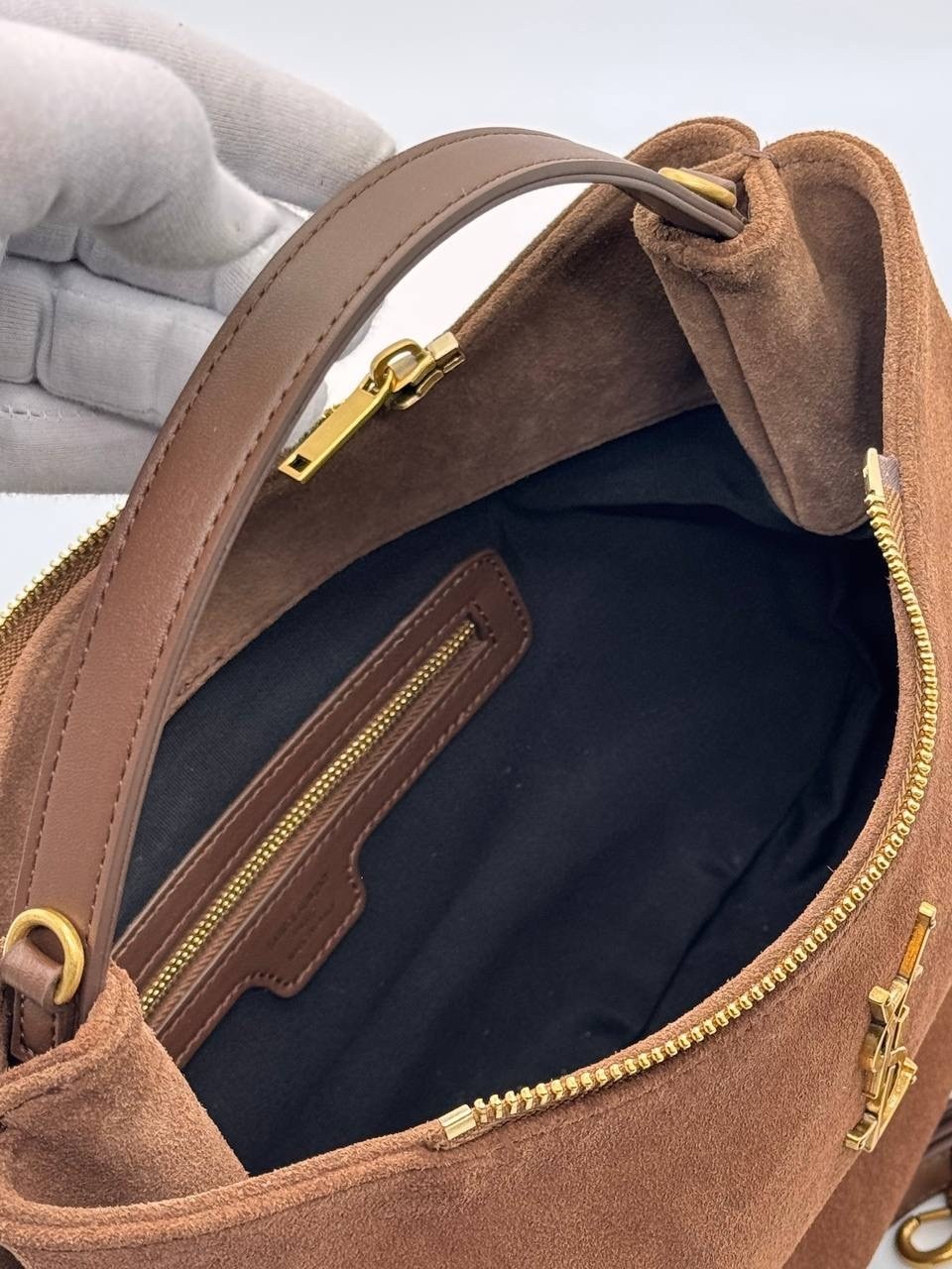 женская замшевая сумка yves saint laurent 37x29 см,кожаная сумка-хобо le 5 à 7 saint laurent коричневый,женская замшевая сумка saint laurent коричневая,yves saint laurent сумка замшевая,замшевая сумка