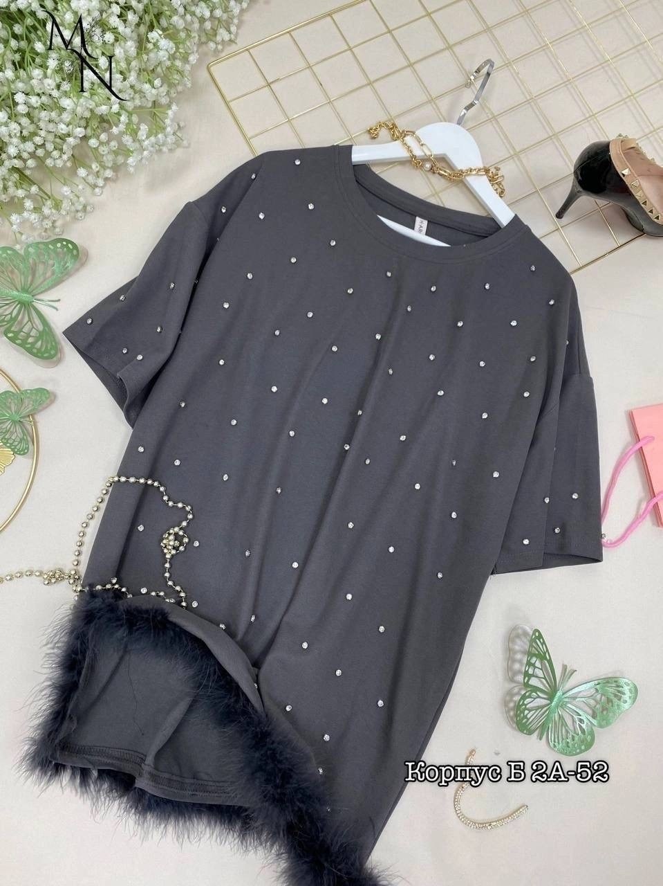 футболка свободная оверсайз хлопок со стразами камнями lux brand,удлиненная футболка модная туника оверсайз со стразами brand mix,удлиненная футболка туника oversize со стразами adelelove,модные образ