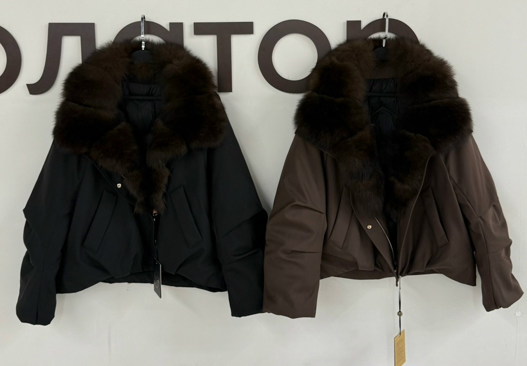 женская куртка на утином пуху с воротником из натурального лисьего меха,короткая куртка-пуховик из натурального лисьего меха,пуховик с натуральным мехом,куртка на утином пуху с воротником из лисьего м