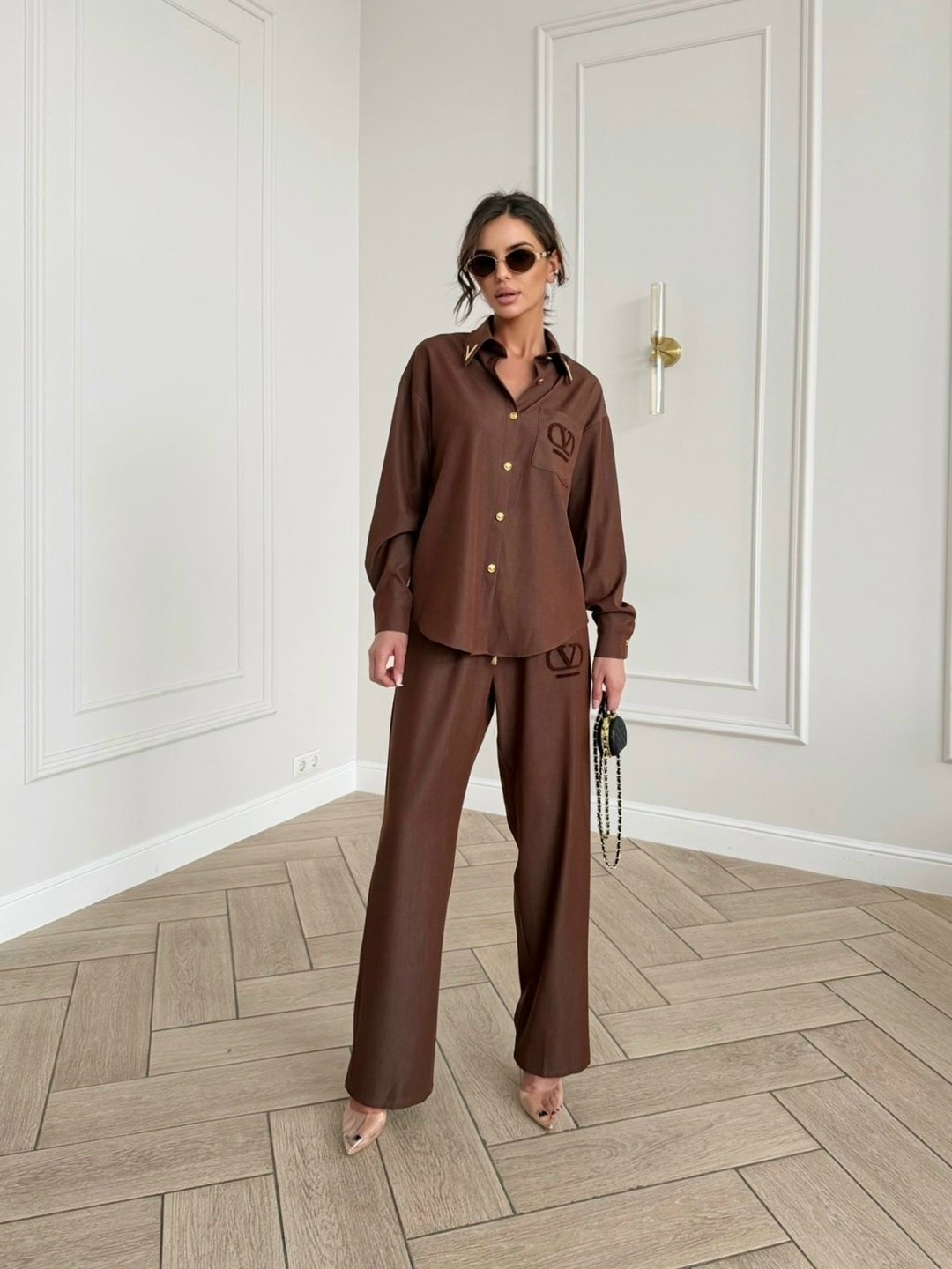 брюки свободного кроя allsaints charli коричневый какао,костюм брючный шёлк "шоколад",костюм брючный атласный оверсайз с рубашкой двойка marusia siberia,шелковый костюм,женский костюм