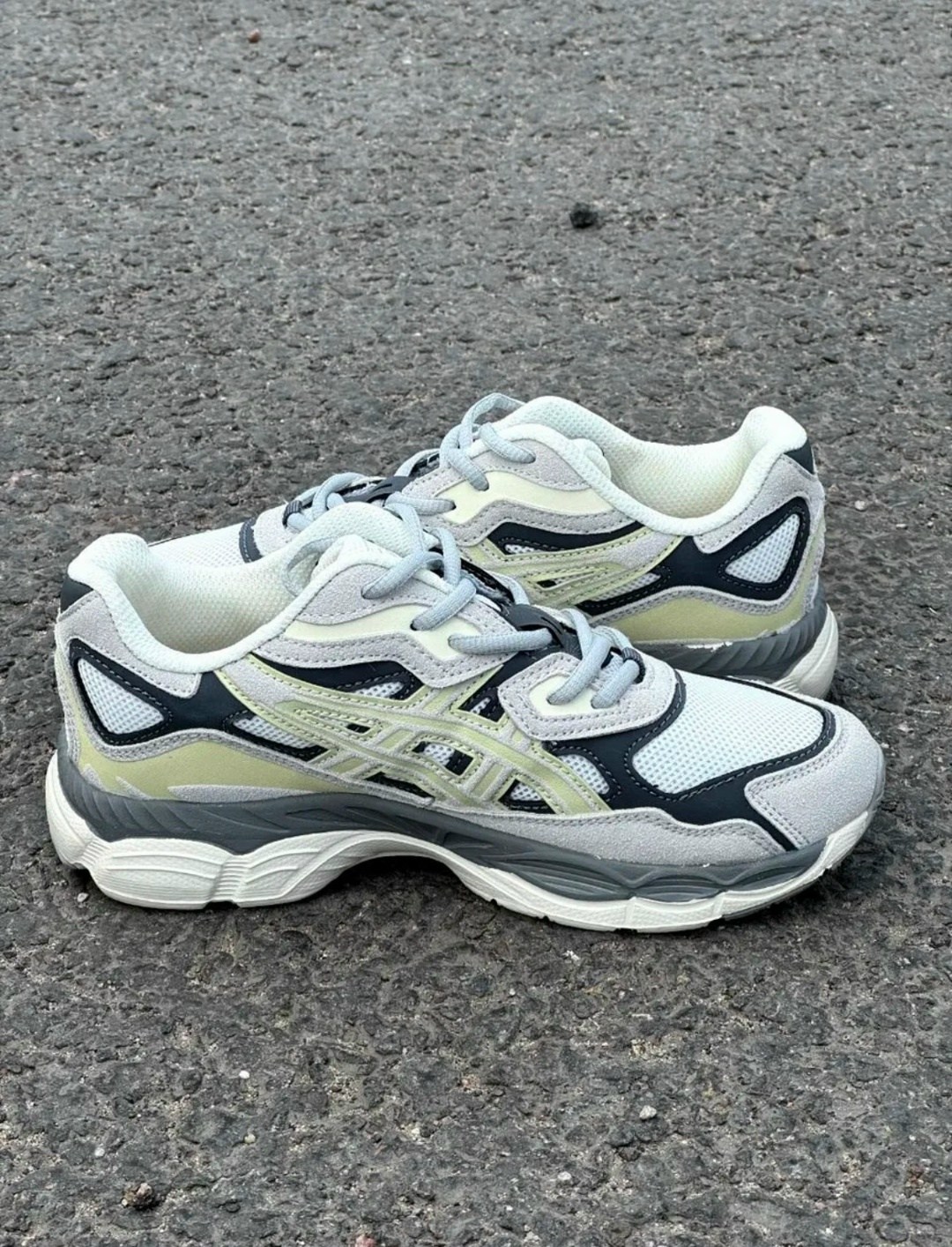 кроссовки asics gel-nyc oyster grey,кроссовки asics gel nyc,кроссовки asics gel,кроссовки asics,кроссовки асикс gel nyc спортивная  asics цвет белый серый кремовый