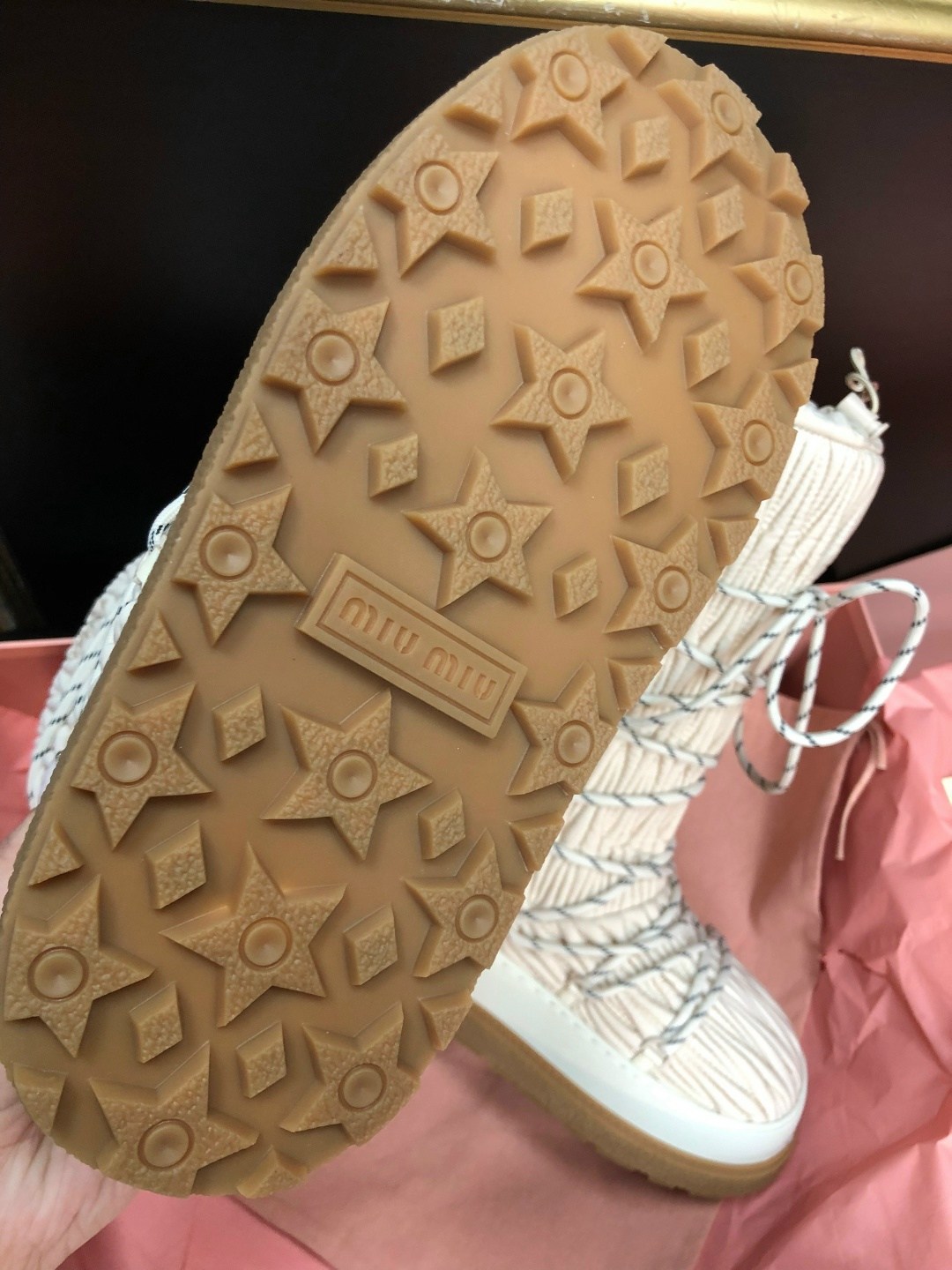 женские высокие луноходы miu miu молочные,женские луноходы miu miu молочные,женские брендовые бежевые луноходы,женские брендовые луноходы,луноходы женские