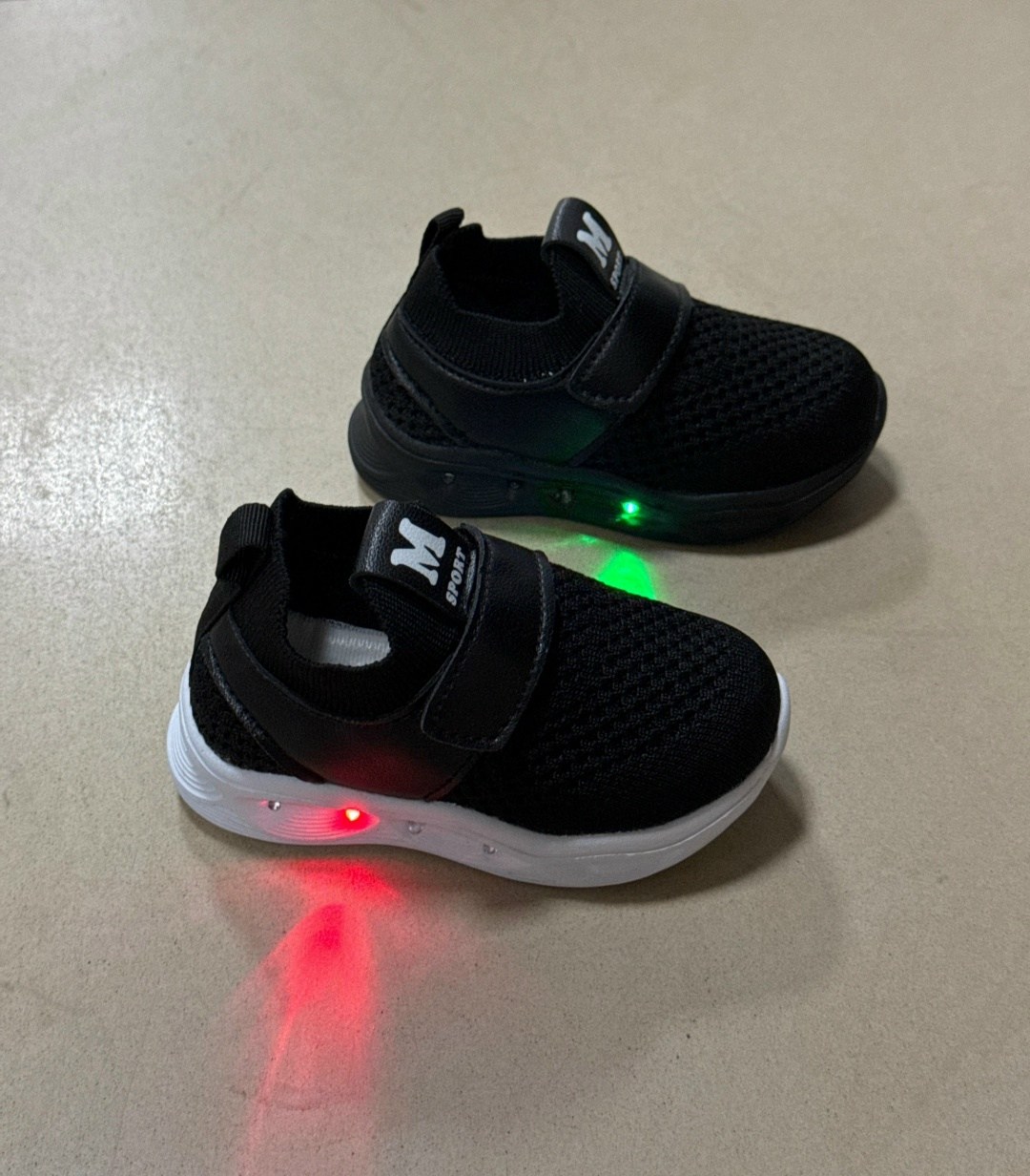 детские кроссовки с подсветкой,детские кроссовки,кроссовки для мальчика и девочки светящиеся,светящиеся кроссовки детские,кроссовки светящиеся